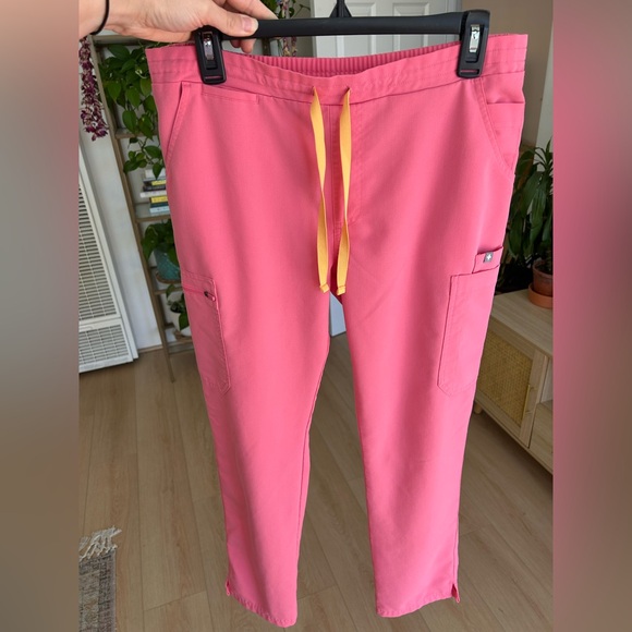 Figs Pants - Figs Yola Scrub Bottoms. Size Medium. 29” inseam. Excellent Condition.
